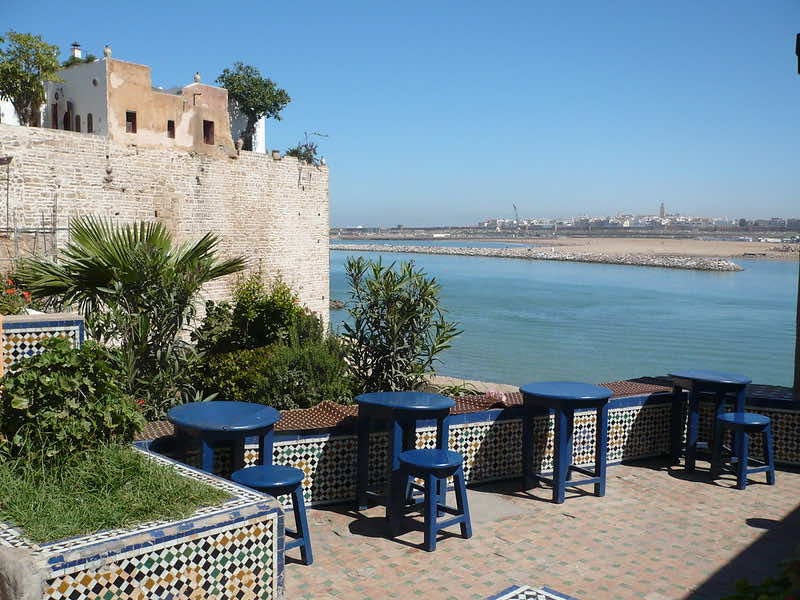 Odyssée du thé à la menthe : le Café Maure, gardien des saveurs marocaines