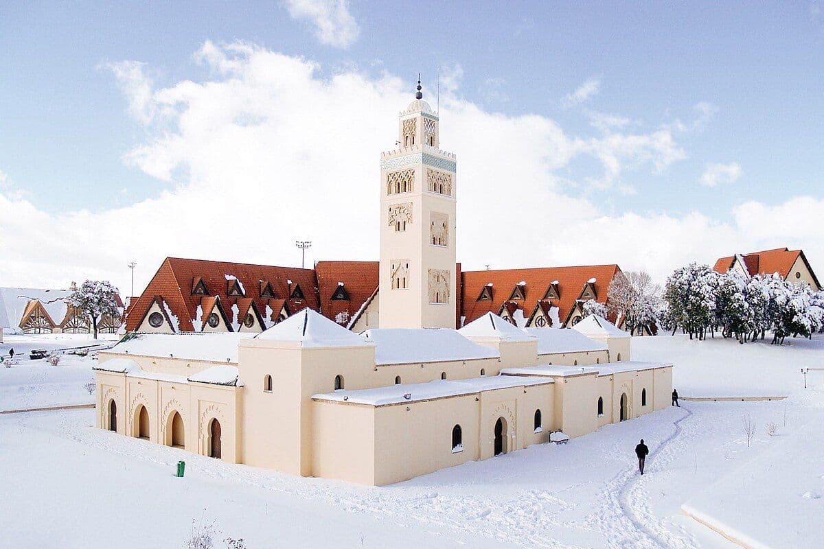 Explorez les merveilles d'Ifrane : un dépaysement total au Maroc 