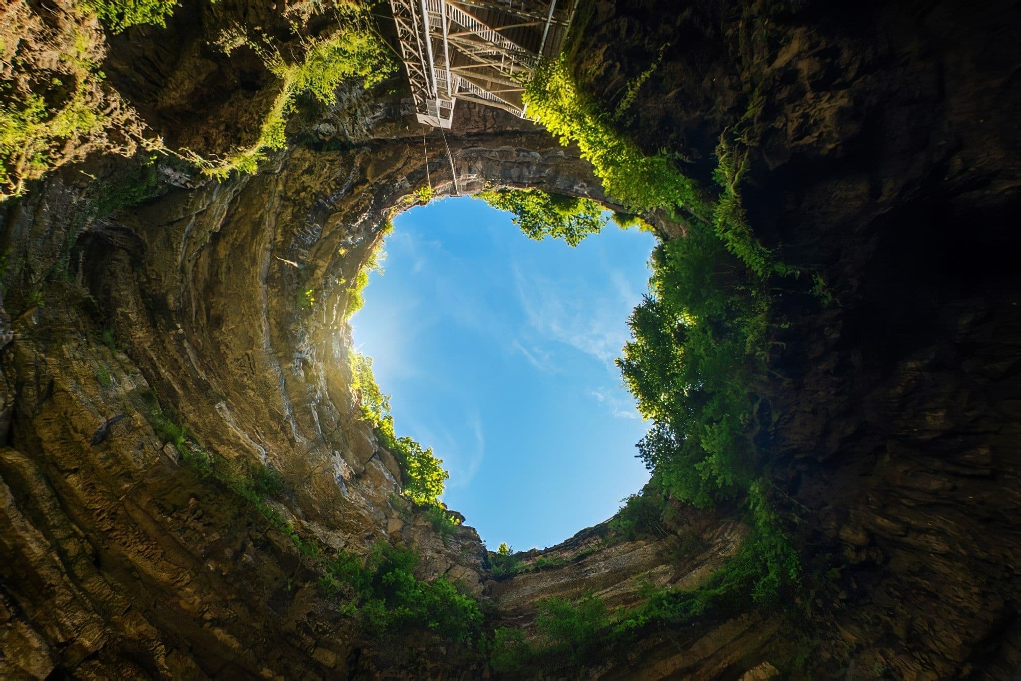 Explorez les profondeurs de l'aventure : plongez dans le mystique Friouato à Taza